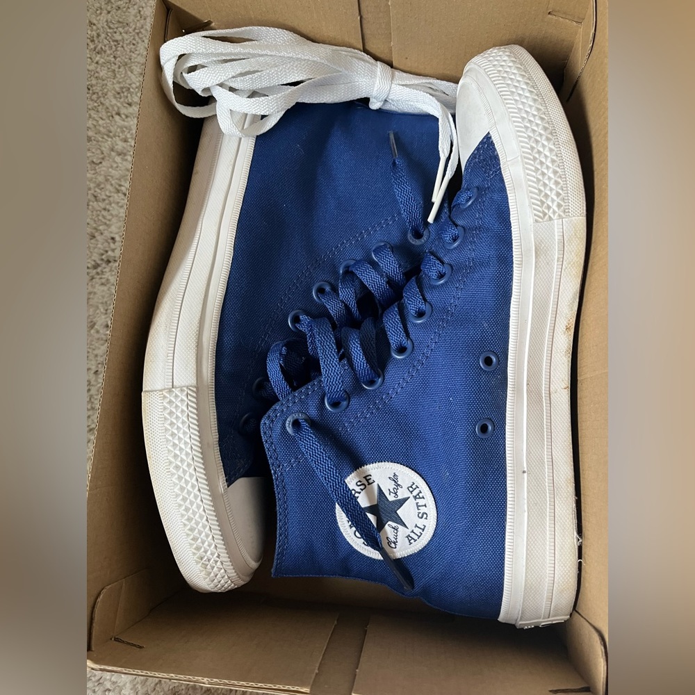 W 9.5/ M 7.5 Like New Blue Chuck Taylor II Converse